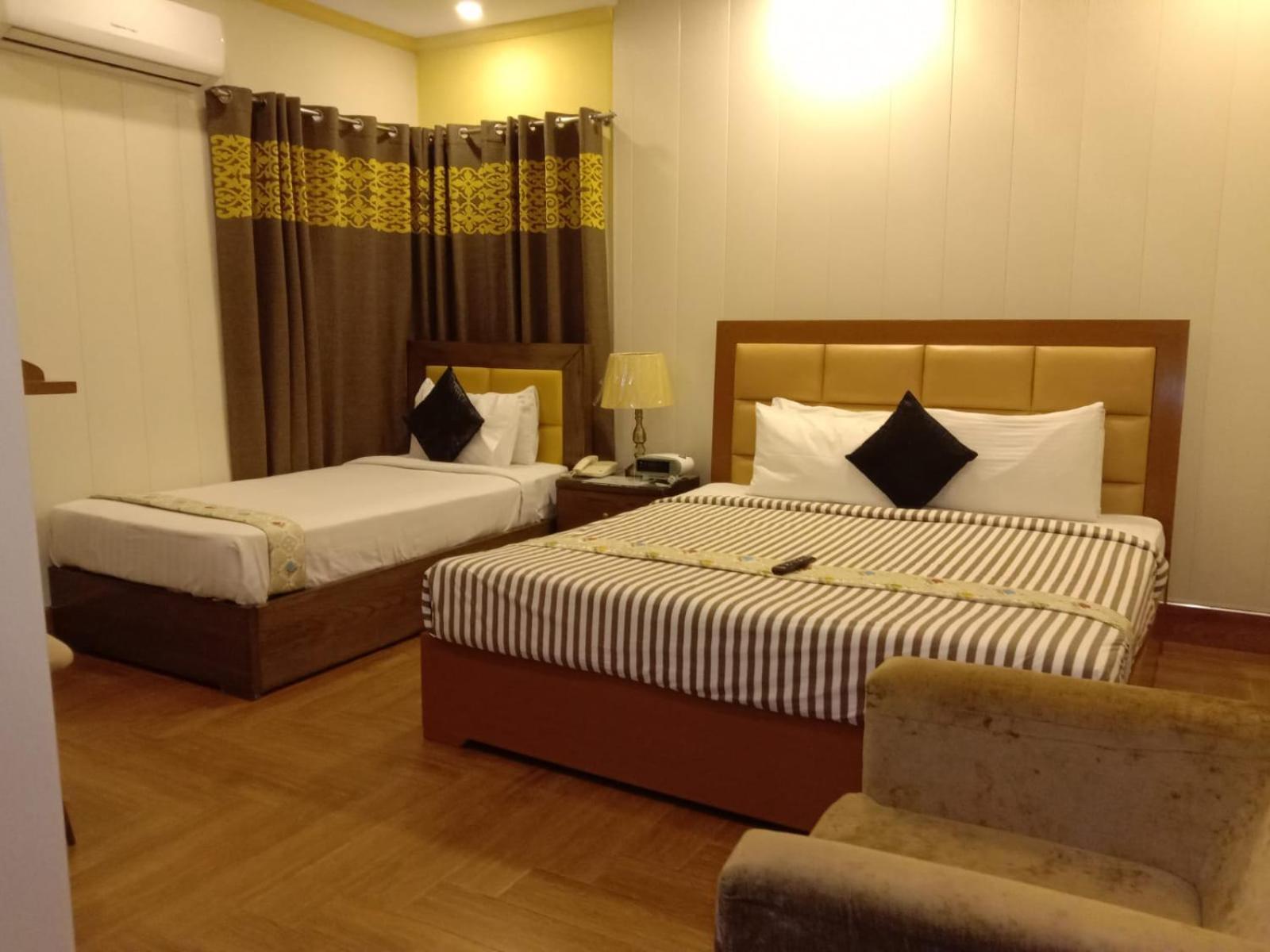 Al Burhan Express Hotel Lahore Luaran gambar