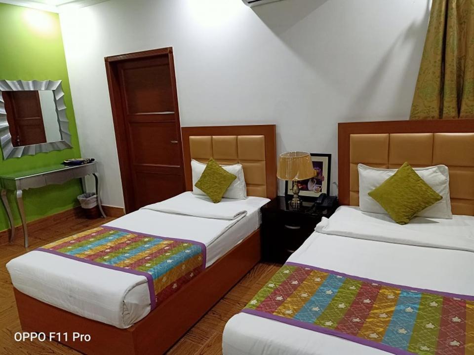 Al Burhan Express Hotel Lahore Luaran gambar