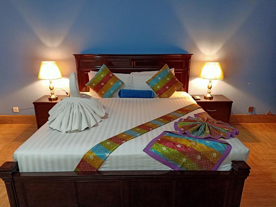 Al Burhan Express Hotel Lahore Luaran gambar