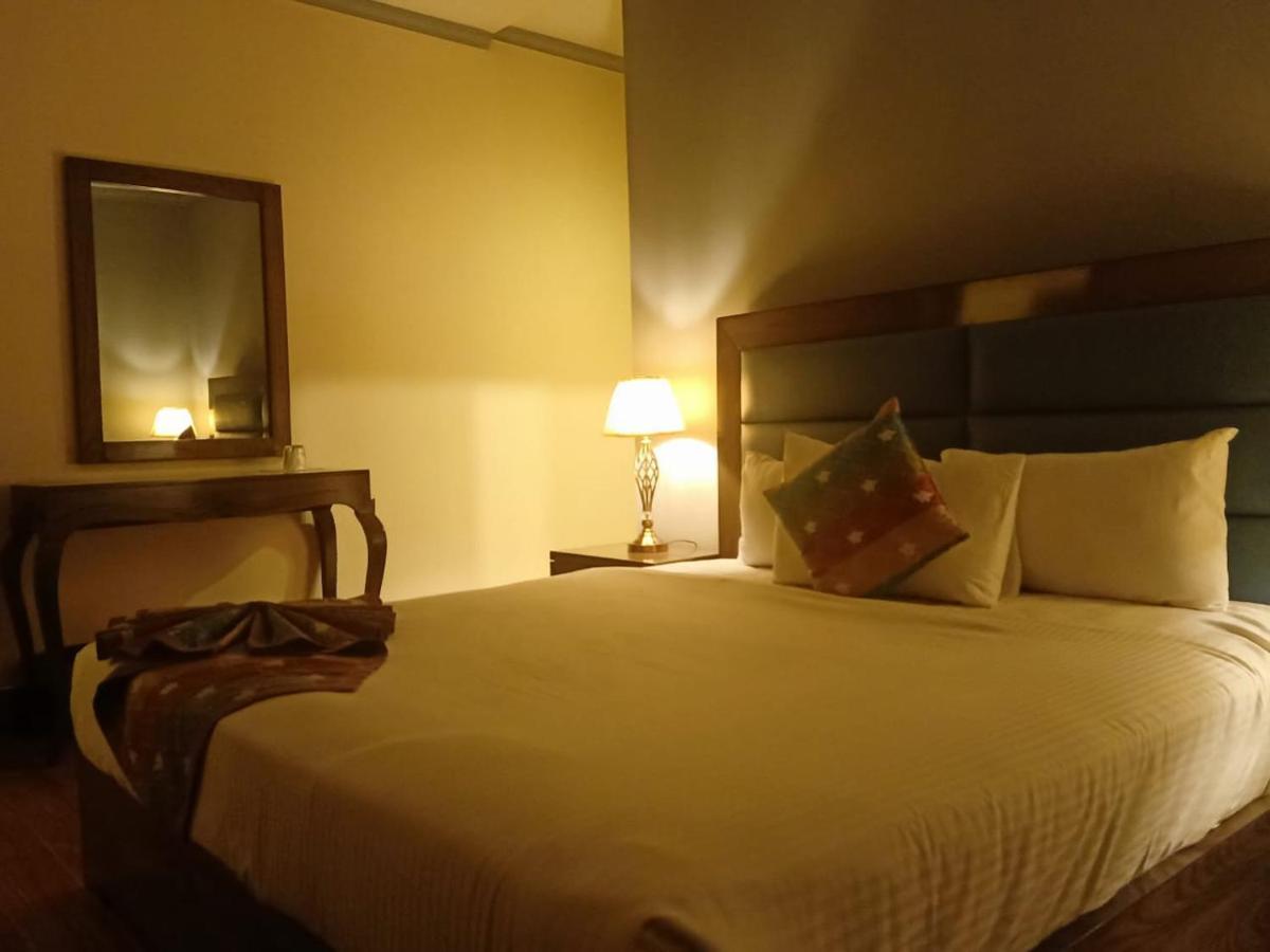 Al Burhan Express Hotel Lahore Luaran gambar